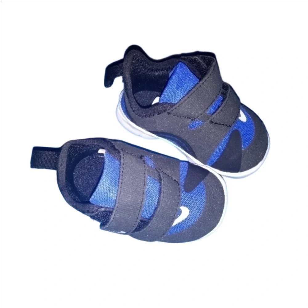 Nike toddler shoes size 4